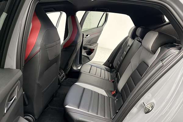 2024 Volkswagen Golf GTI 8
