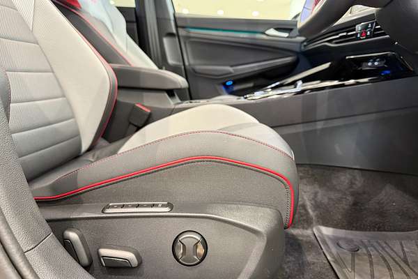 2024 Volkswagen Golf GTI 8
