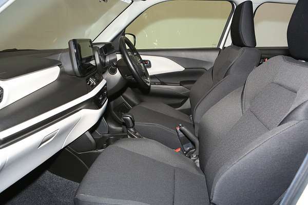 2024 Suzuki Swift Hybrid UZ