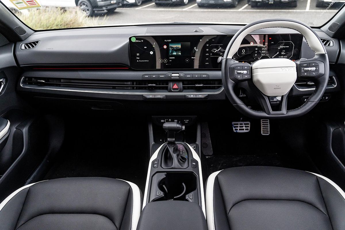 2025 Kia K4 GT-Line CL4m