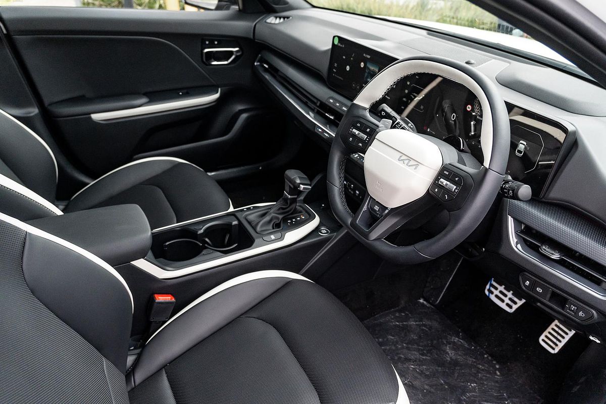 2025 Kia K4 GT-Line CL4m