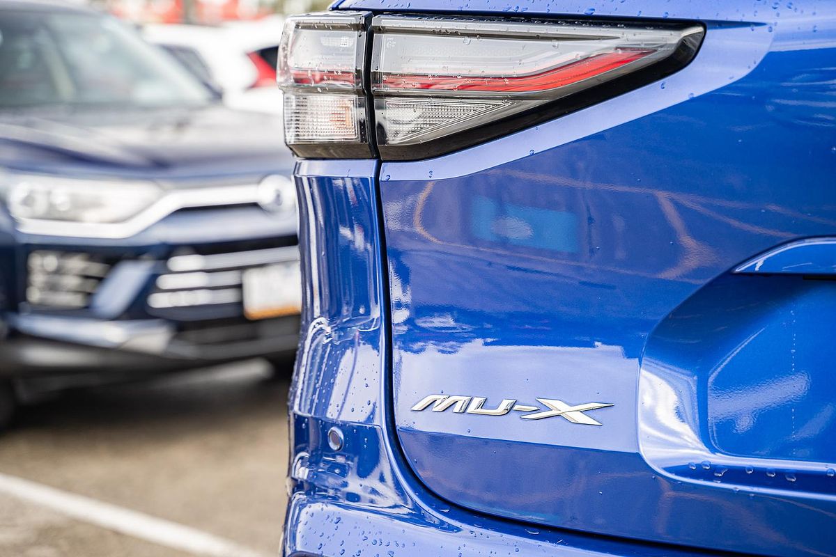 2023 Isuzu MU-X LS-T