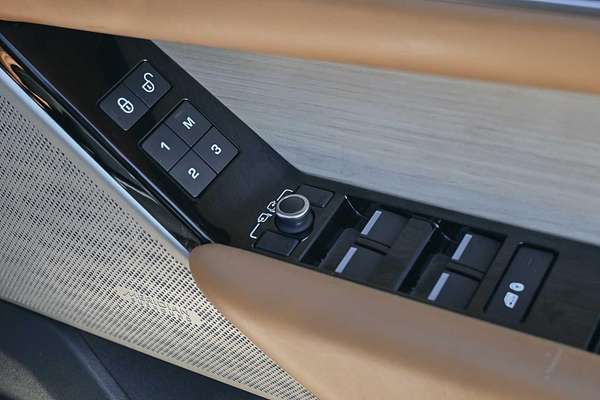 2019 Land Rover Range Rover Velar D240 SE L560