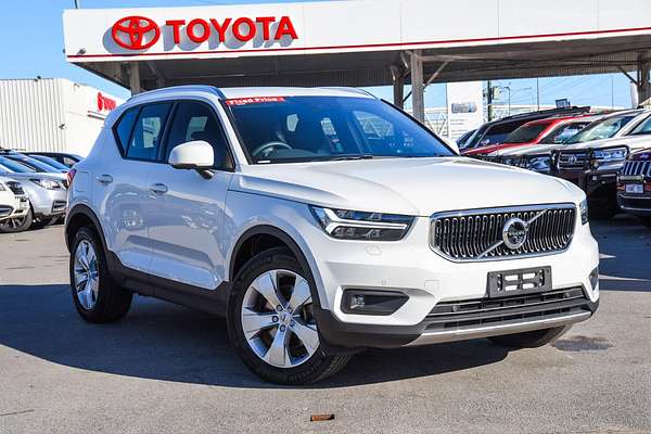 2021 Volvo XC40 T4 Momentum