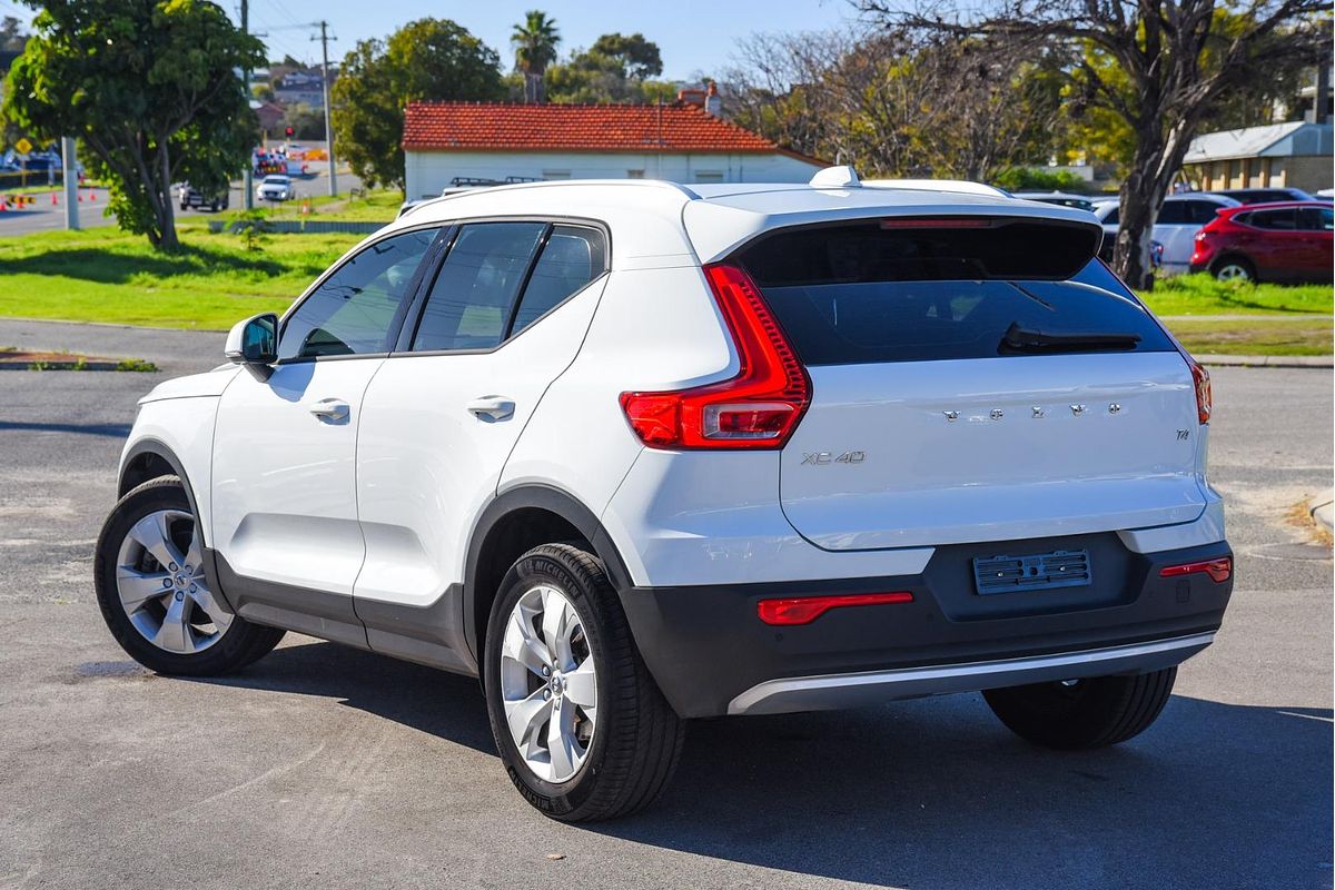 2021 Volvo XC40 T4 Momentum