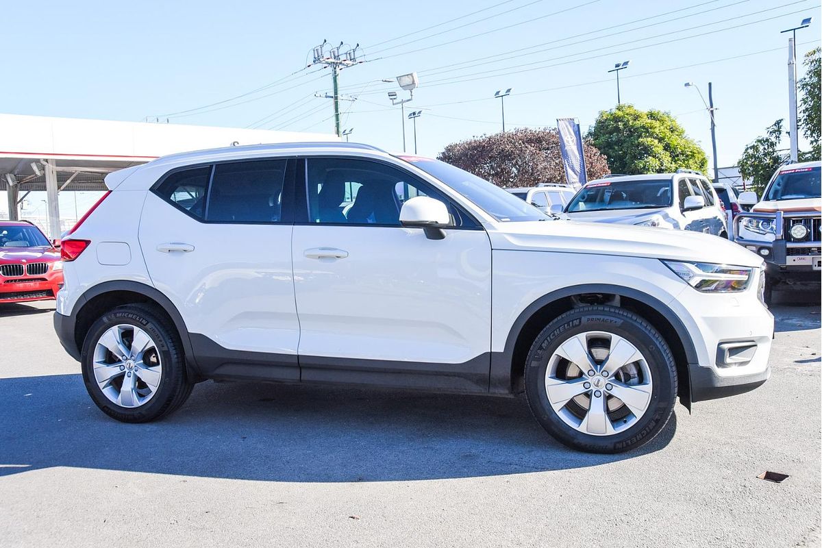 2021 Volvo XC40 T4 Momentum