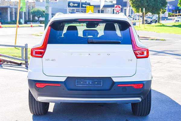 2021 Volvo XC40 T4 Momentum