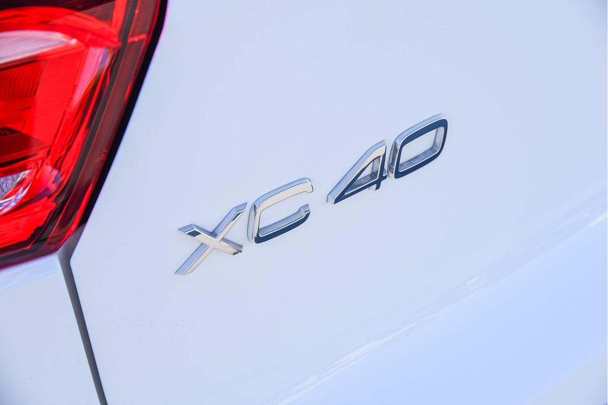 2021 Volvo XC40 T4 Momentum