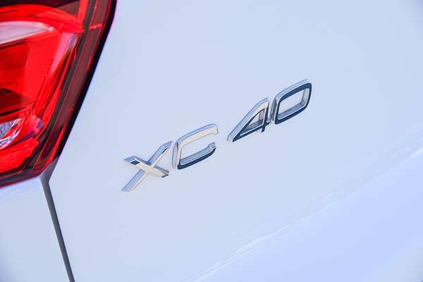 2021 Volvo XC40 T4 Momentum