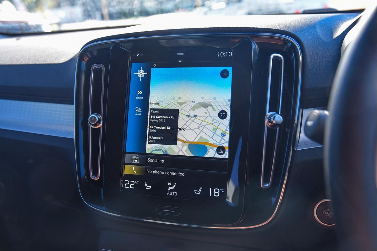 2021 Volvo XC40 T4 Momentum