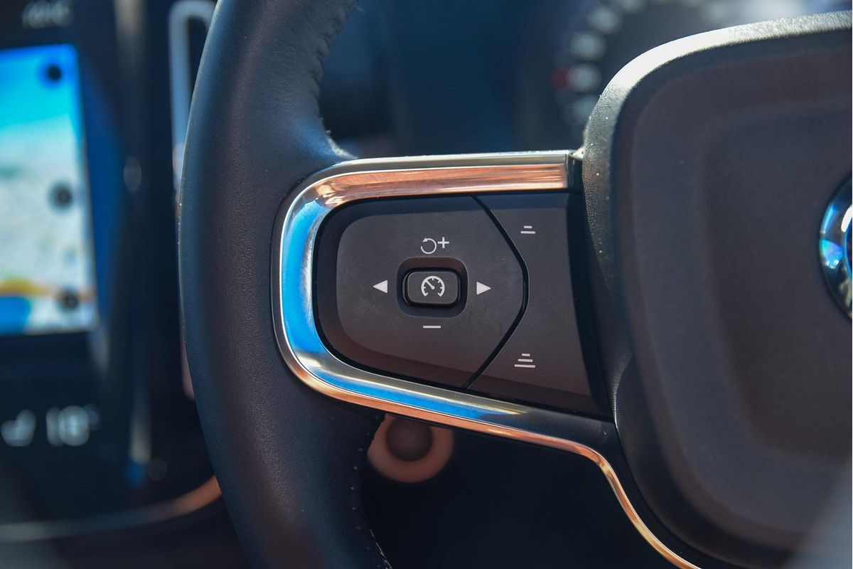 2021 Volvo XC40 T4 Momentum