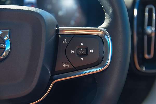 2021 Volvo XC40 T4 Momentum