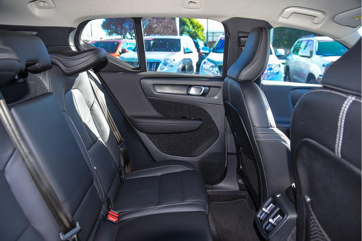 2021 Volvo XC40 T4 Momentum