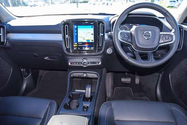 2021 Volvo XC40 T4 Momentum