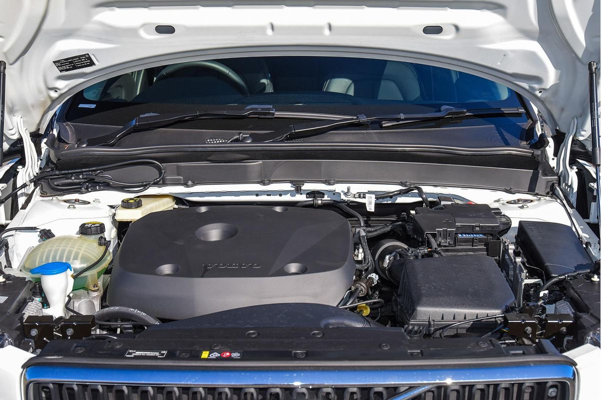 2021 Volvo XC40 T4 Momentum