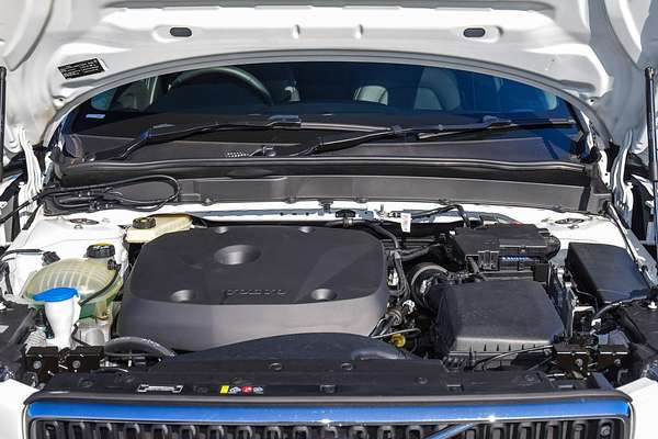 2021 Volvo XC40 T4 Momentum