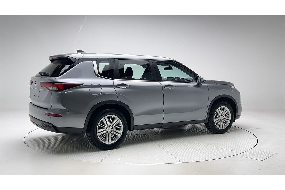 2023 Mitsubishi Outlander ES ZM