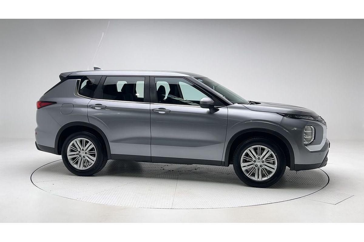 2023 Mitsubishi Outlander ES ZM