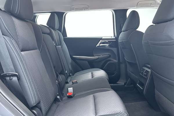 2023 Mitsubishi Outlander ES ZM