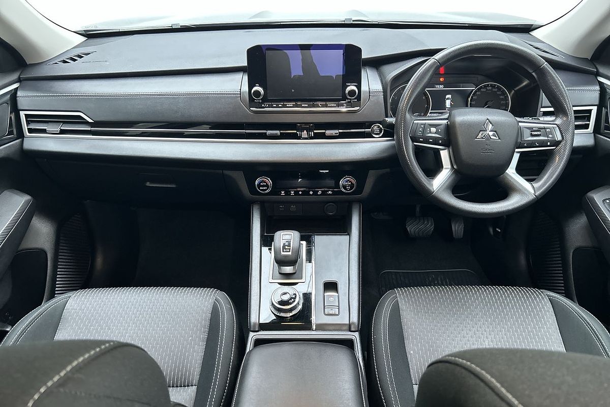 2023 Mitsubishi Outlander ES ZM