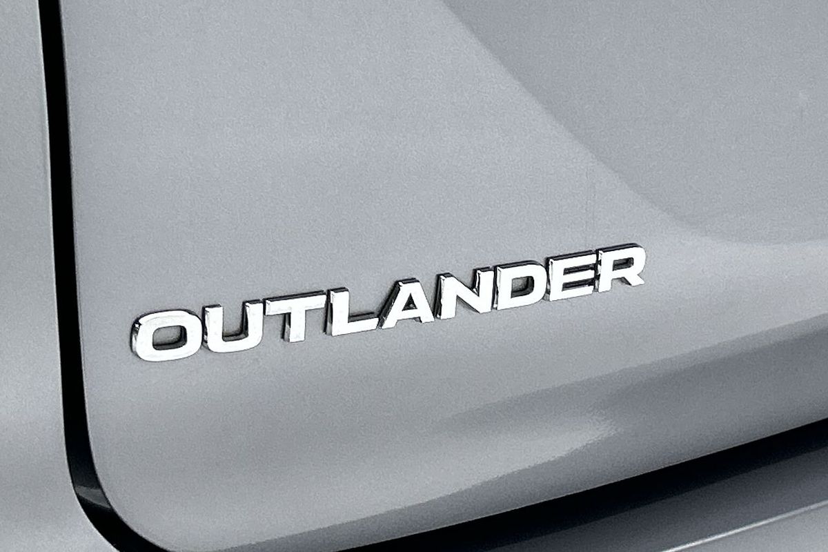 2023 Mitsubishi Outlander ES ZM
