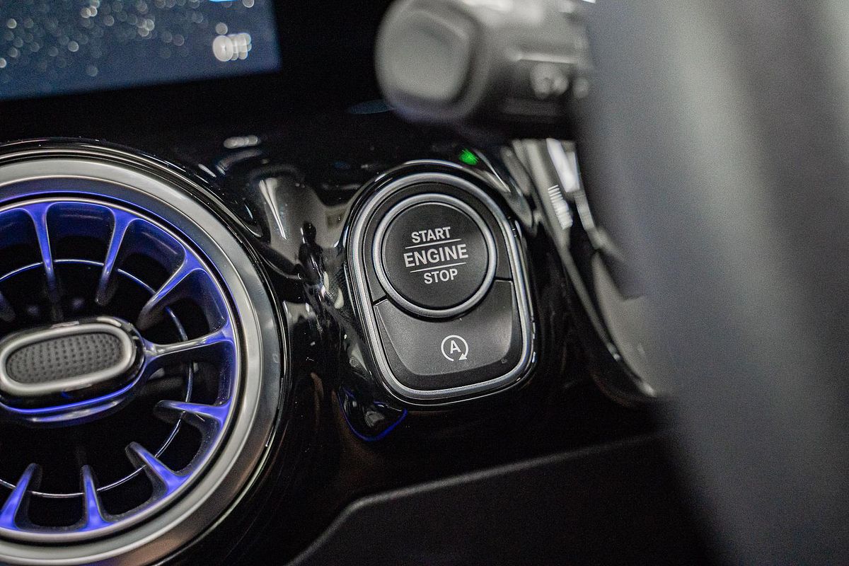 2025 Mercedes-Benz GLA-Class GLA200 H247