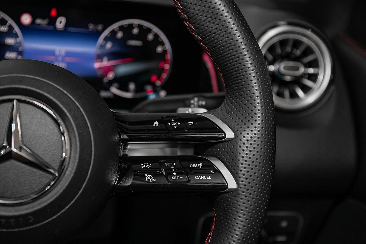 2024 Mercedes-Benz GLB-Class GLB200 X247