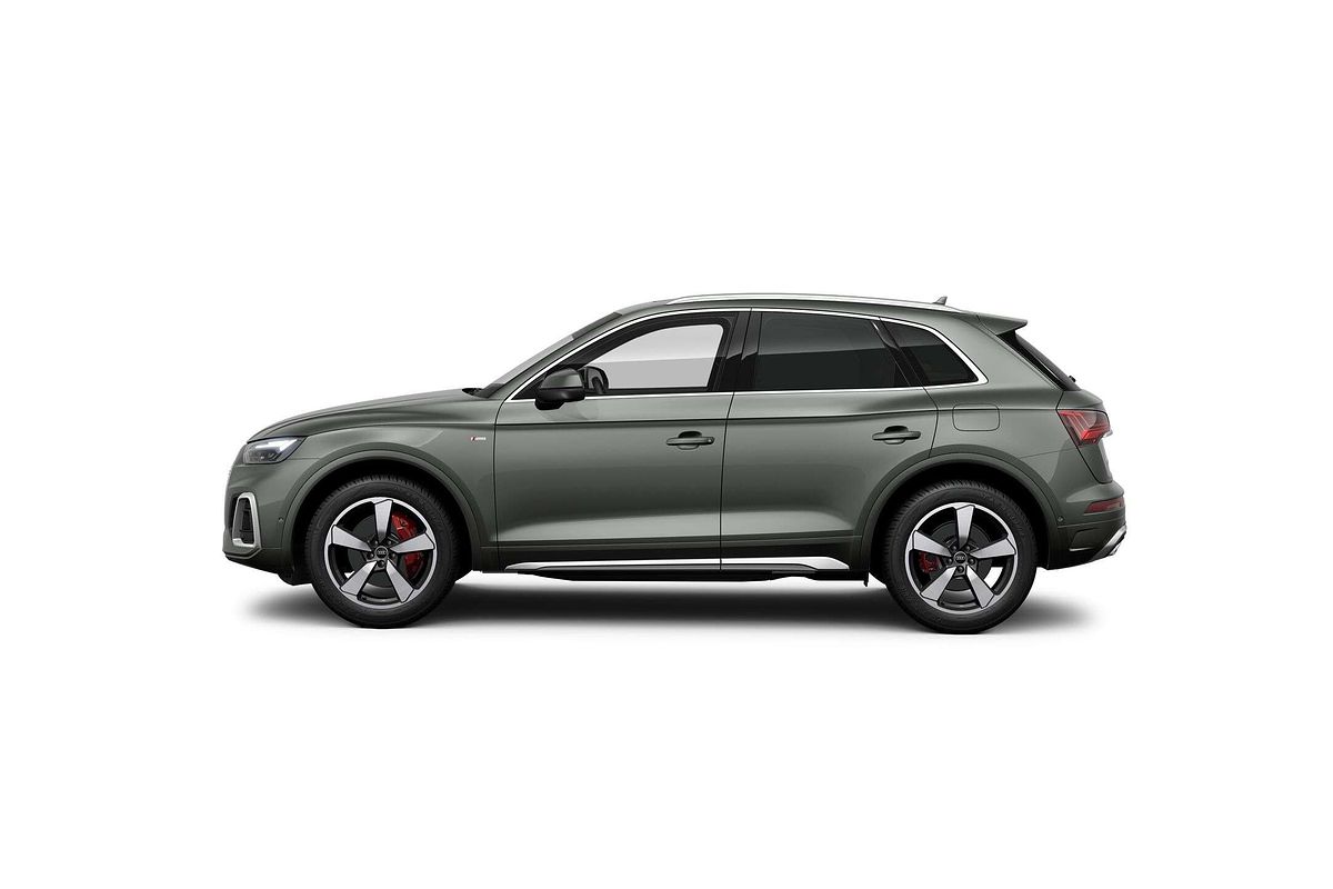 2025 Audi Q5 55 TFSI e S line FY