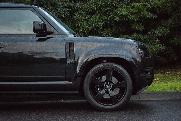 2022 Land Rover Defender 90 P525 V8 L663