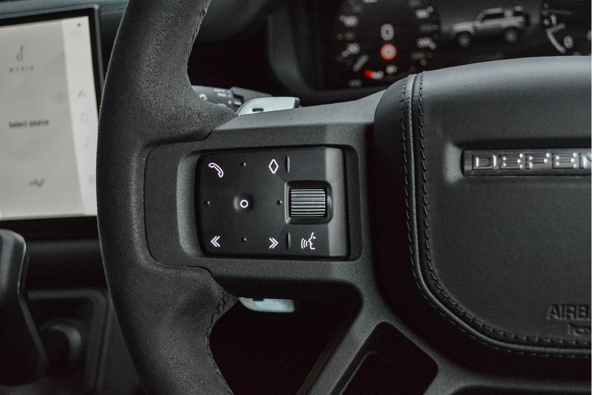 2022 Land Rover Defender 90 P525 V8 L663