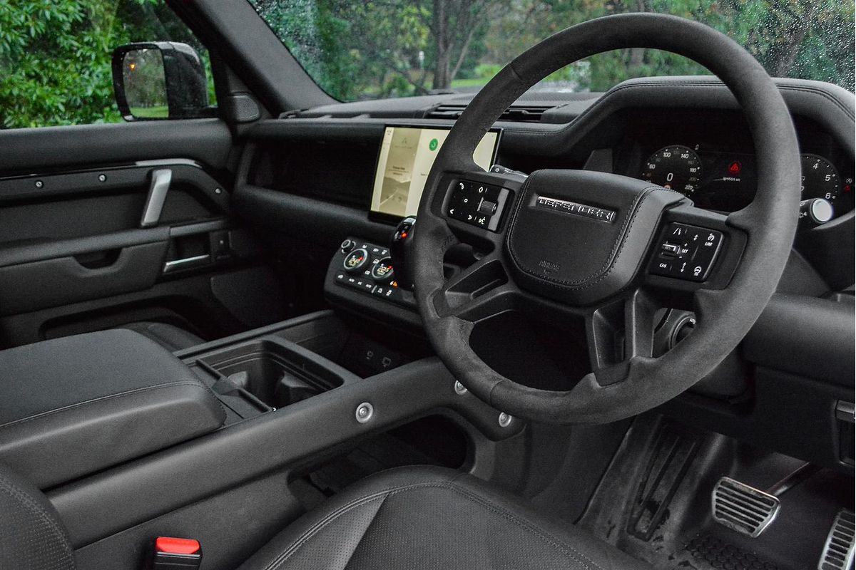 2022 Land Rover Defender 90 P525 V8 L663