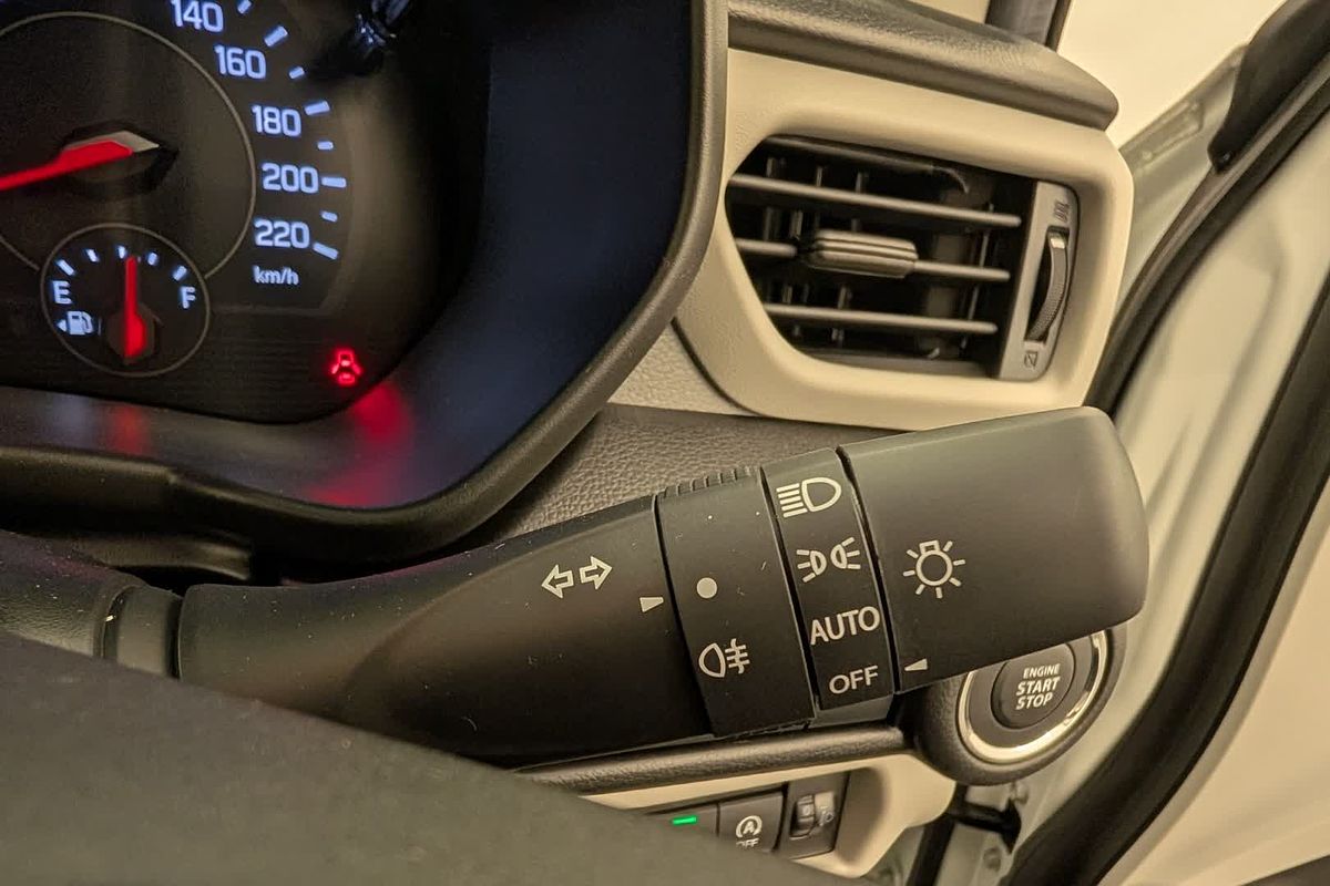 2025 Suzuki Swift Hybrid Plus UZ