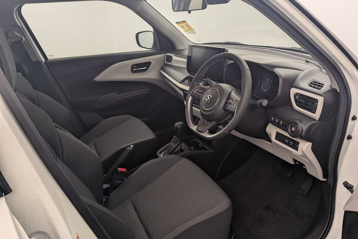 2025 Suzuki Swift Hybrid Plus UZ