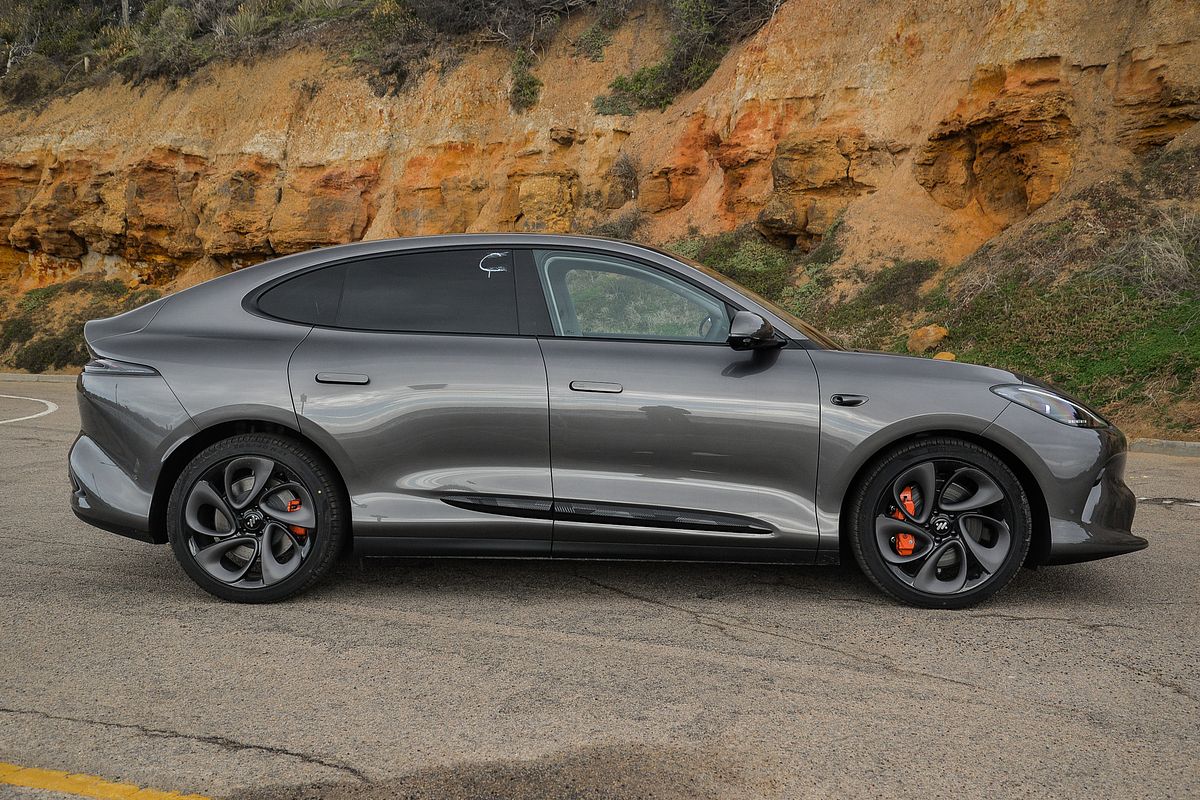 2025 MG IM6 Performance S12L