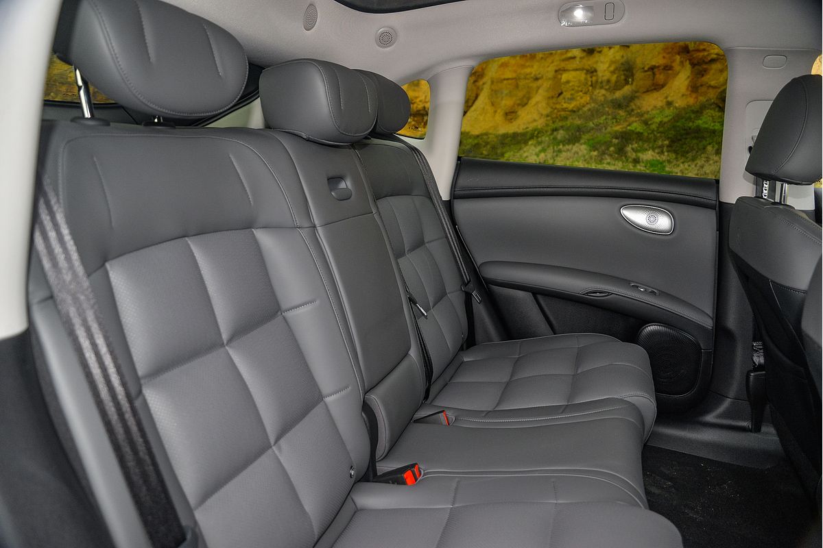 2025 MG IM6 Performance S12L