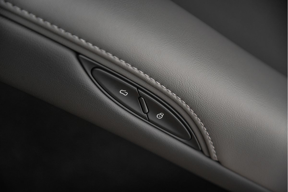 2025 MG IM6 Performance S12L