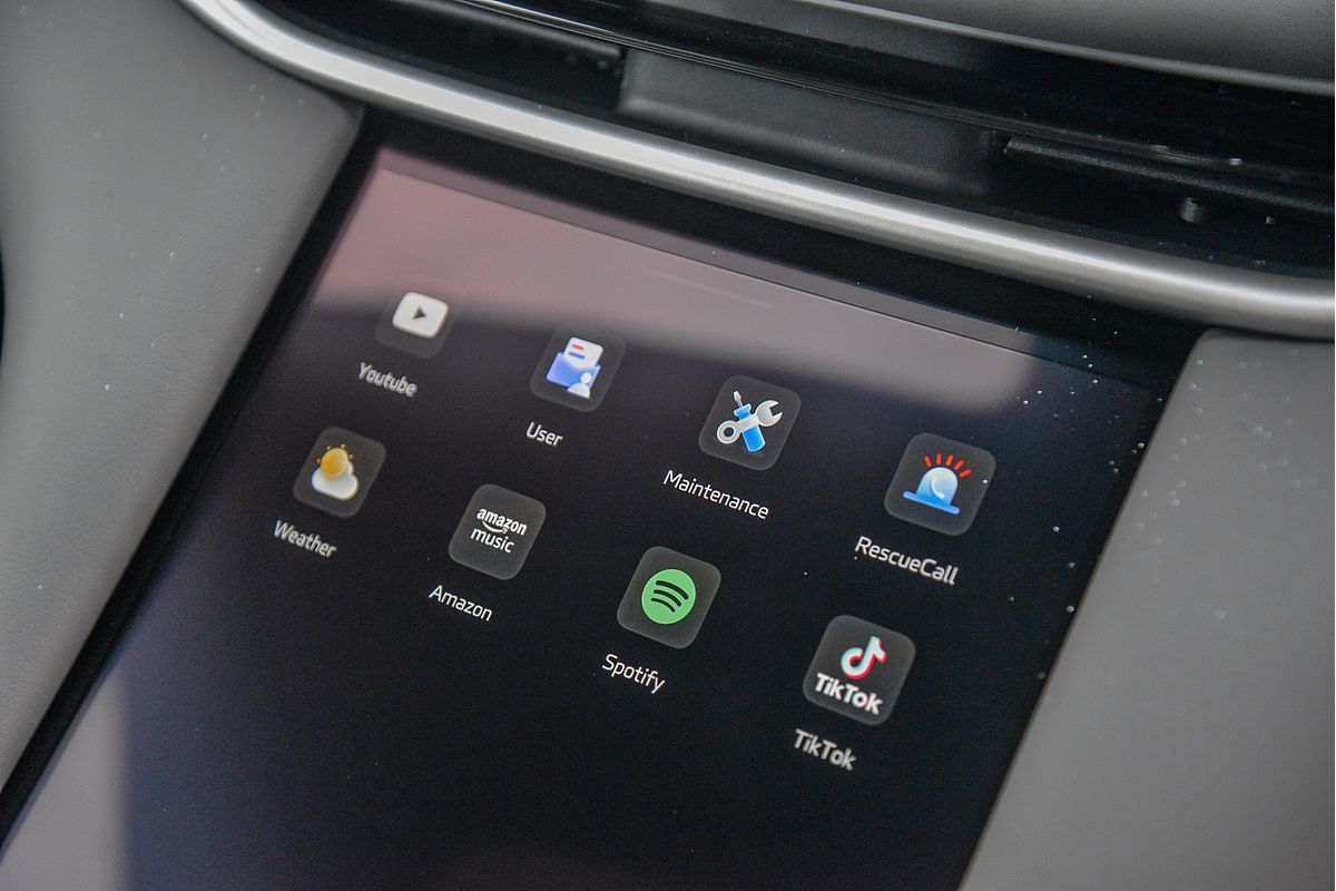 2025 MG IM6 Performance S12L