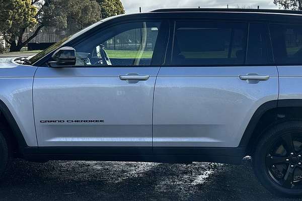 2025 Jeep Grand Cherokee Night Eagle WL