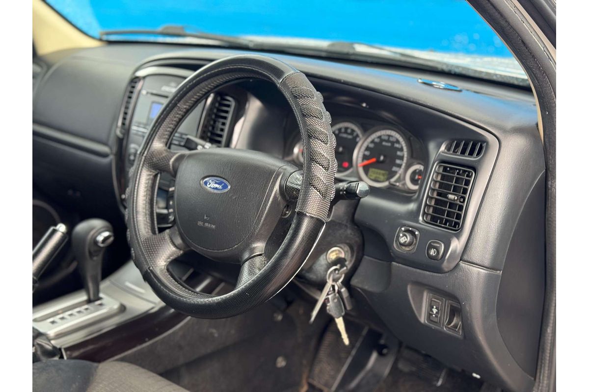 2010 Ford Escape  ZD