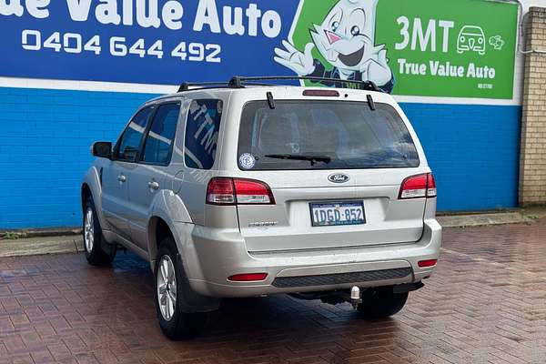 2010 Ford Escape  ZD