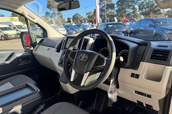 2025 Toyota Hiace Commuter GDH322R