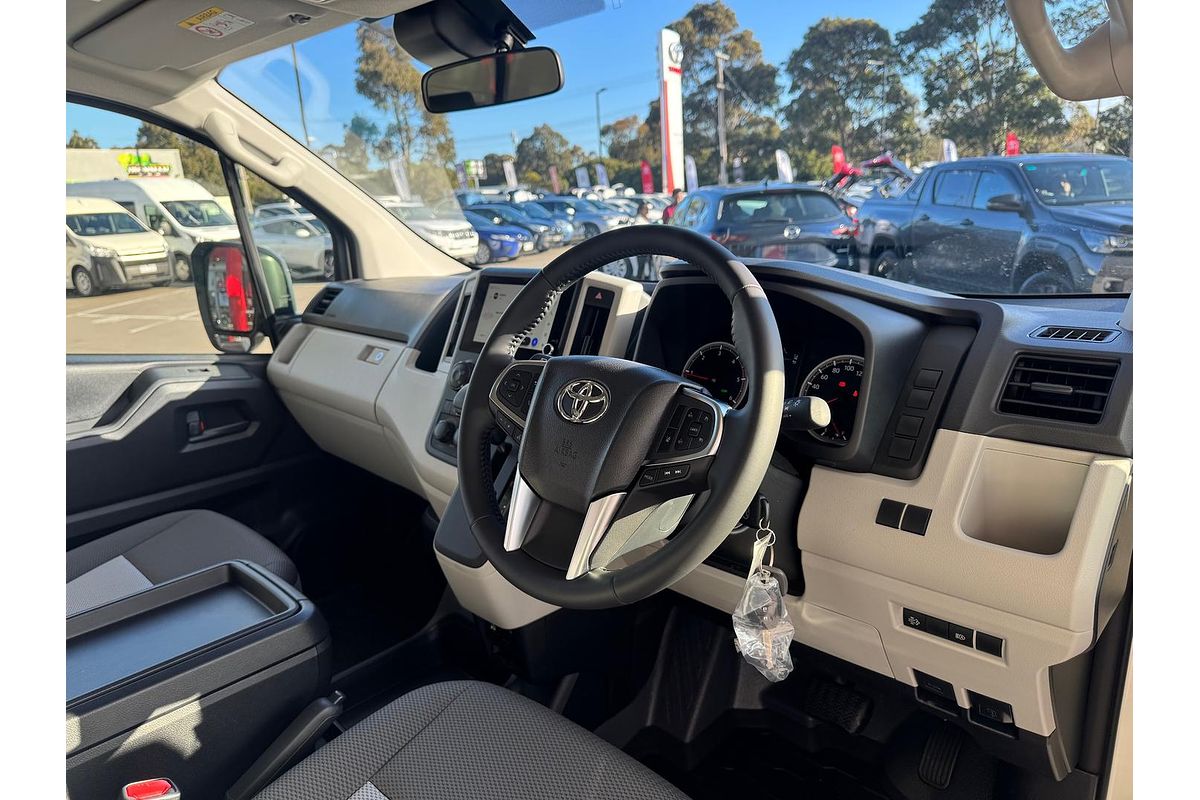 2025 Toyota Hiace Commuter GDH322R