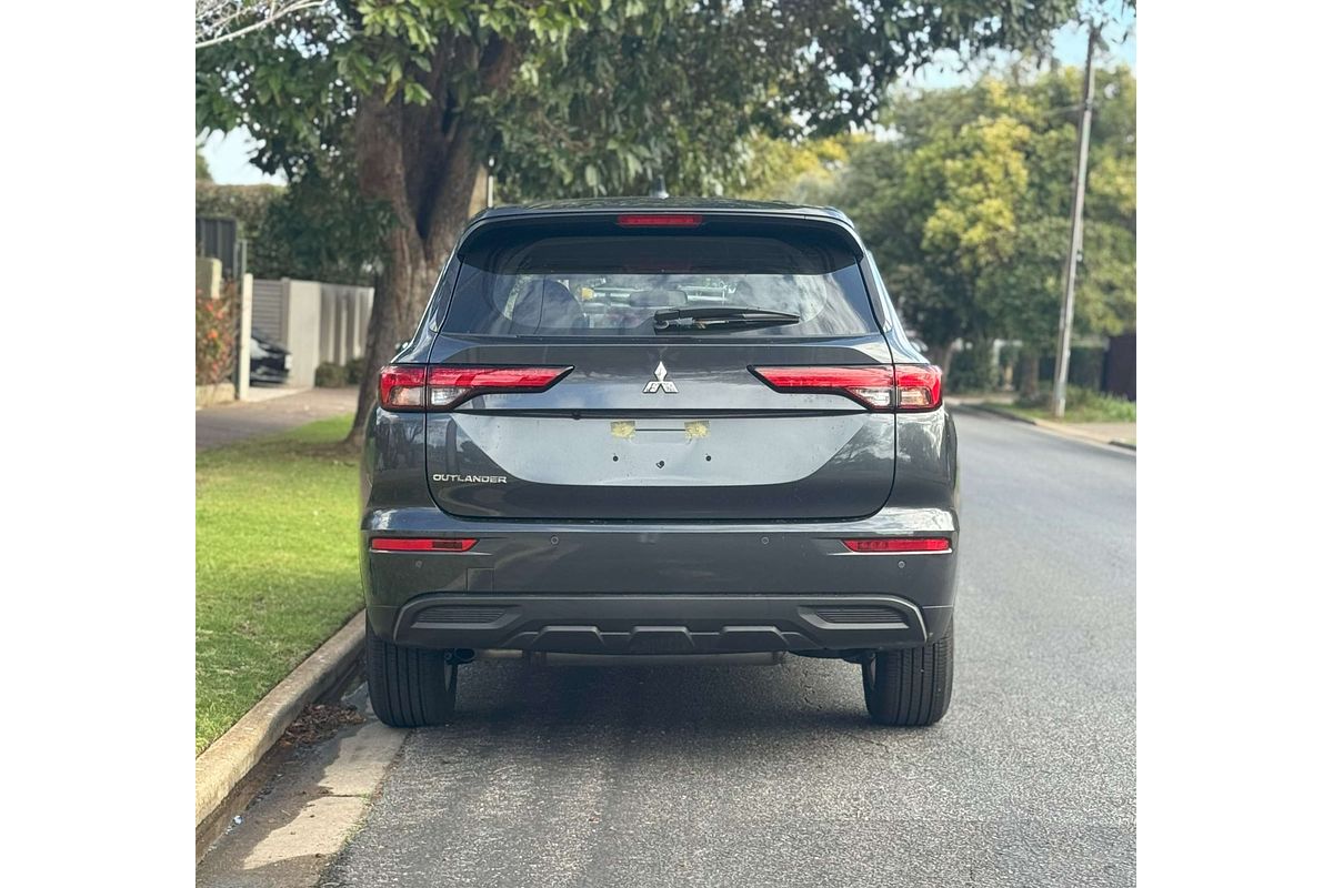 2024 Mitsubishi Outlander ES ZM