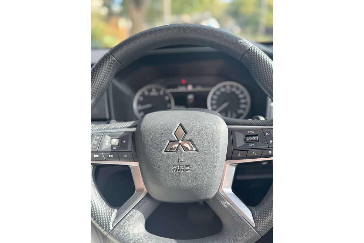 2024 Mitsubishi Outlander ES ZM