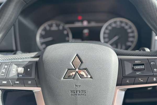 2024 Mitsubishi Outlander ES ZM