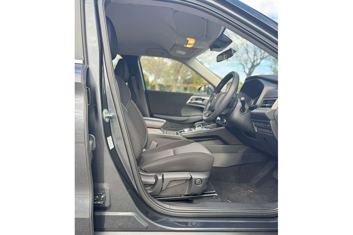 2024 Mitsubishi Outlander ES ZM