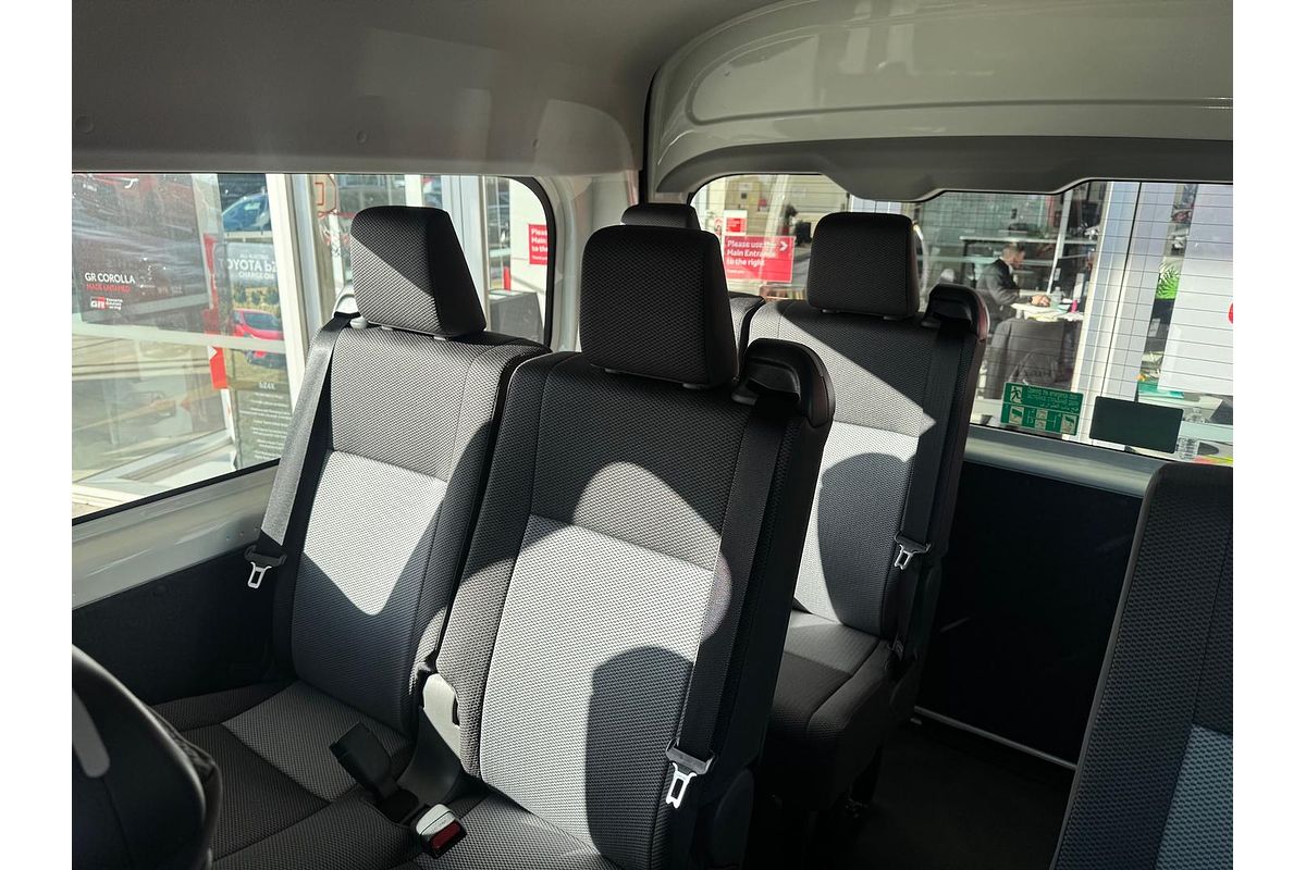2025 Toyota Hiace Commuter GDH322R