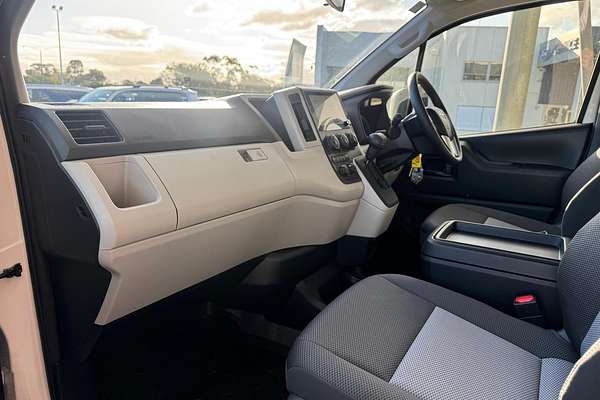 2025 Toyota Hiace Commuter GDH322R