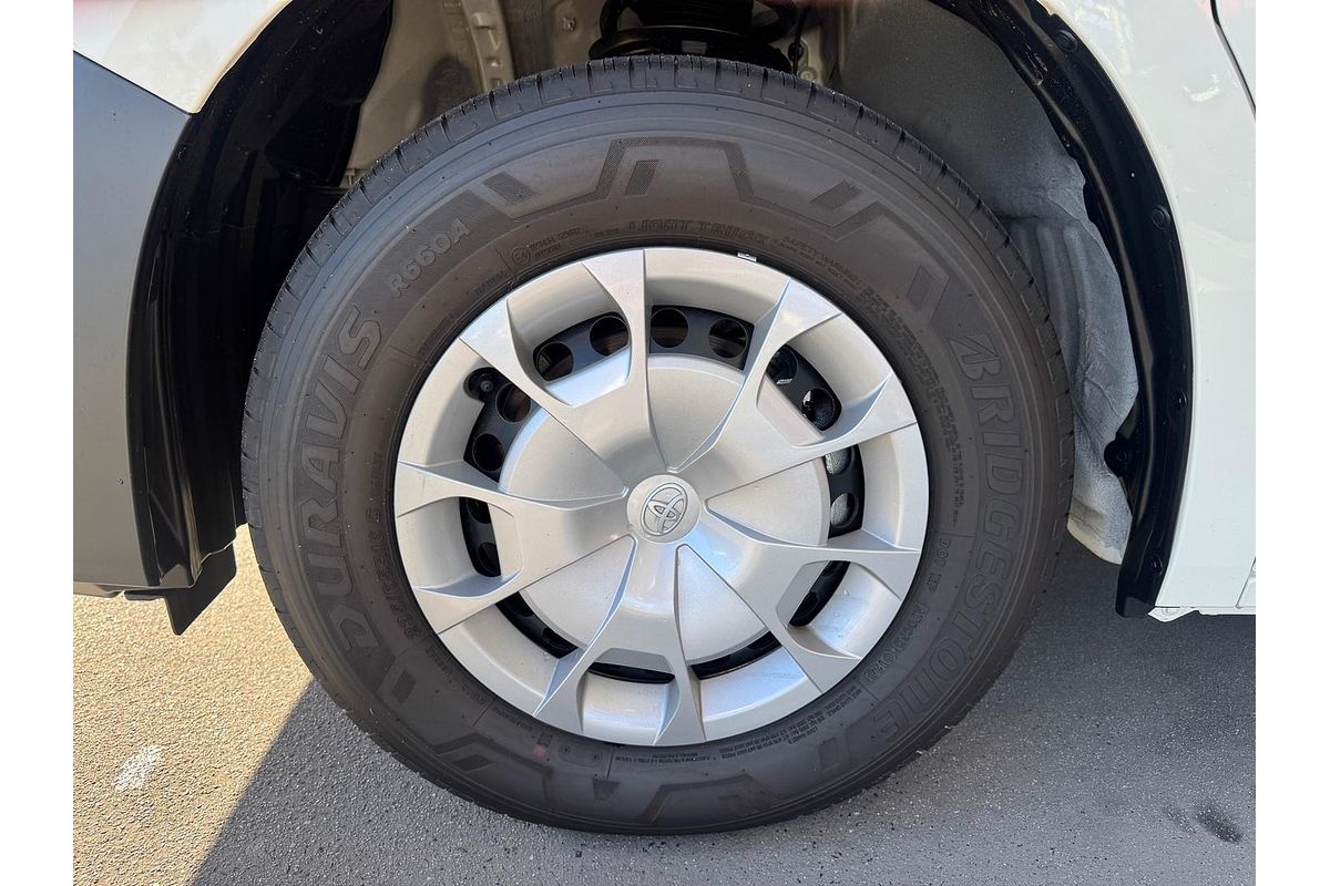 2025 Toyota Hiace Commuter GDH322R