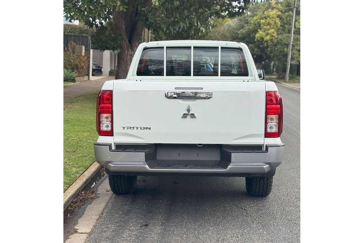 2024 Mitsubishi Triton GLX MV 4X4